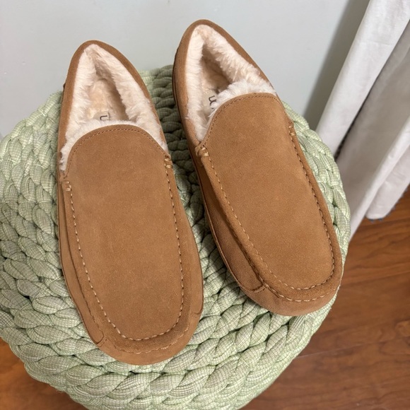UGG Ascot Chestnut Suede Sherpa Lined Driving Moccasin Slippers NWOB - Picture 4 of 8